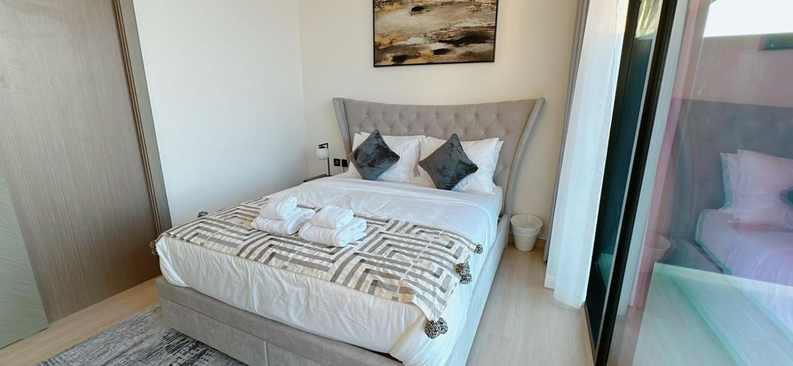 Sleek 1br In Jvc Free Parking Pool & Balcony Apartment Dubai