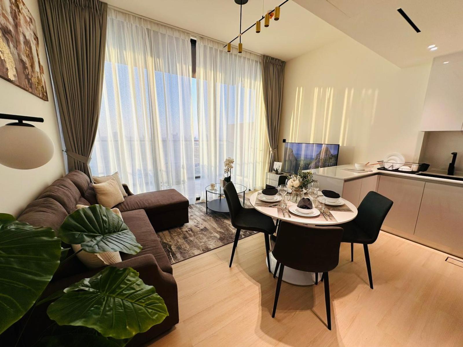 Sleek 1br In Jvc Free Parking Pool & Balcony *