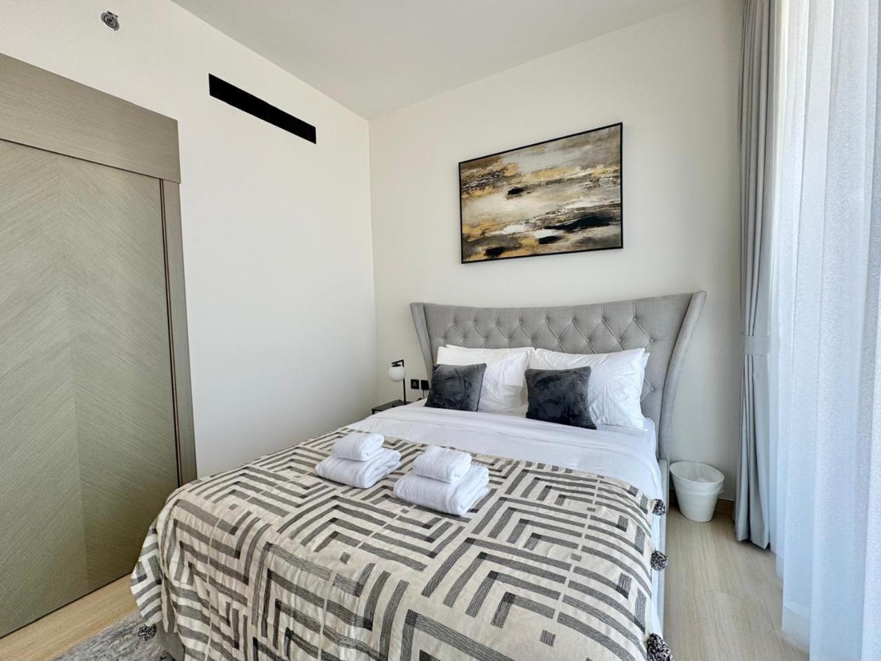 Sleek 1br In Jvc Free Parking Pool & Balcony Dubai